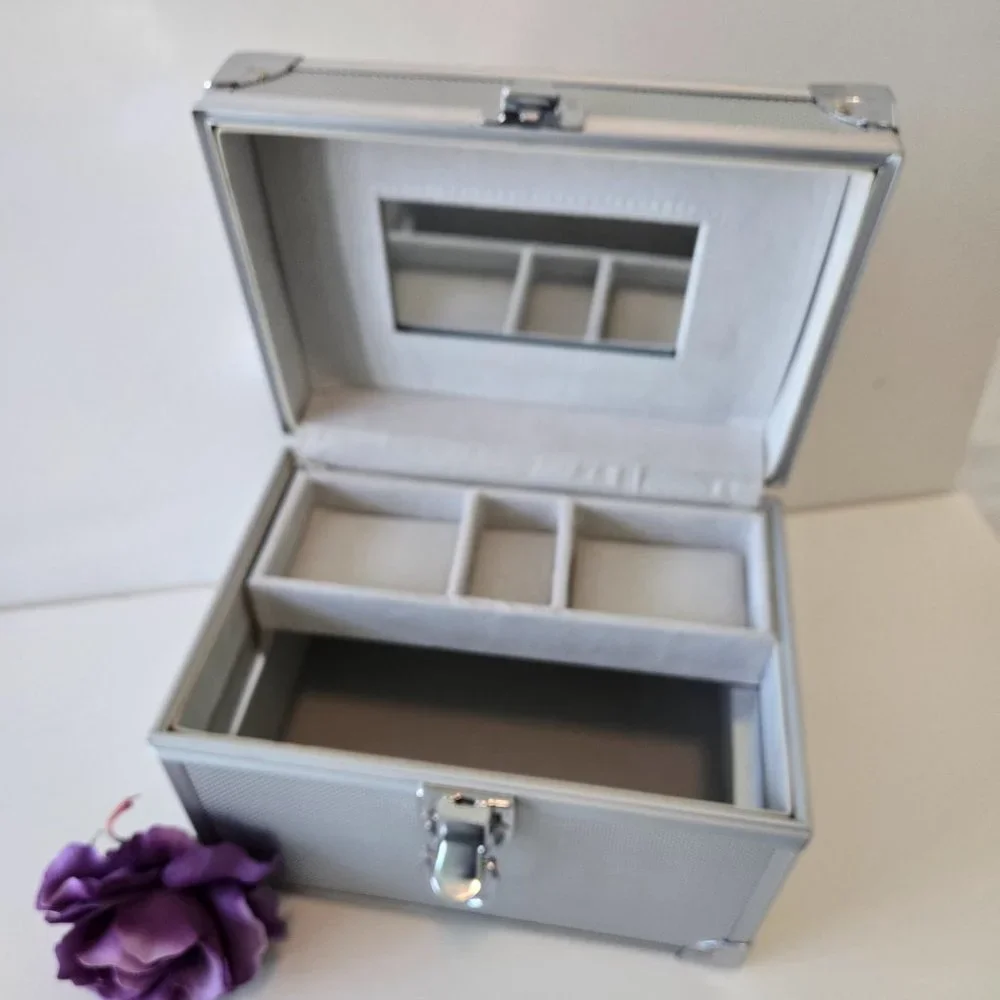 SILVER COSMETICS TRAIN CASE NWOT